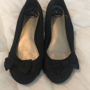 Fergalicious flats with bow detail